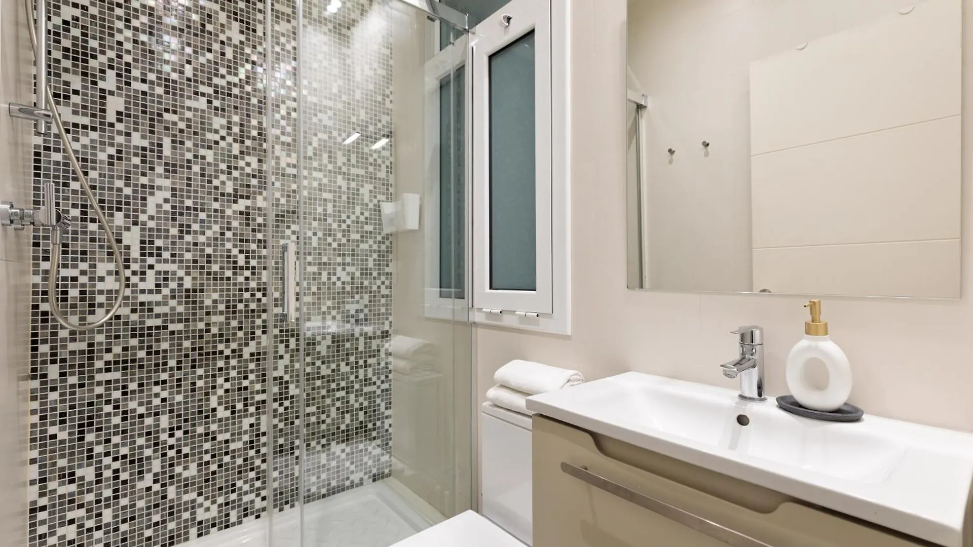 Enjoy Apartments Montserrat Boutique Apartment In Eixample Barcelona